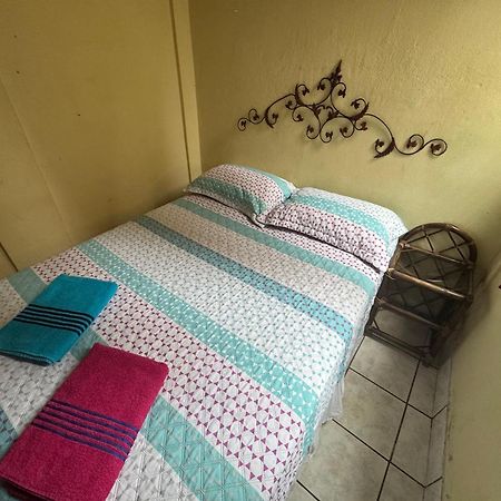 Hostal Los Girasoles By Hostal Inn Флорес Экстерьер фото