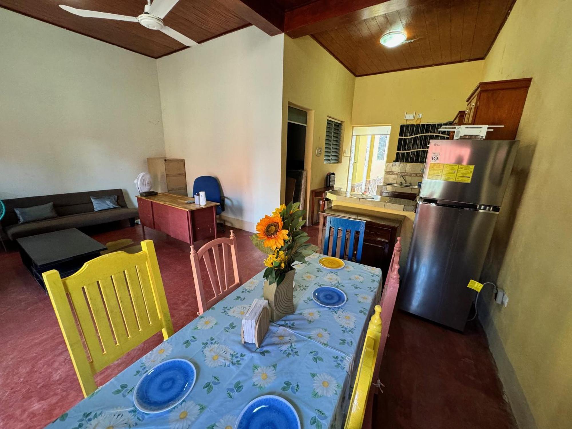 Hostal Los Girasoles By Hostal Inn Флорес Экстерьер фото