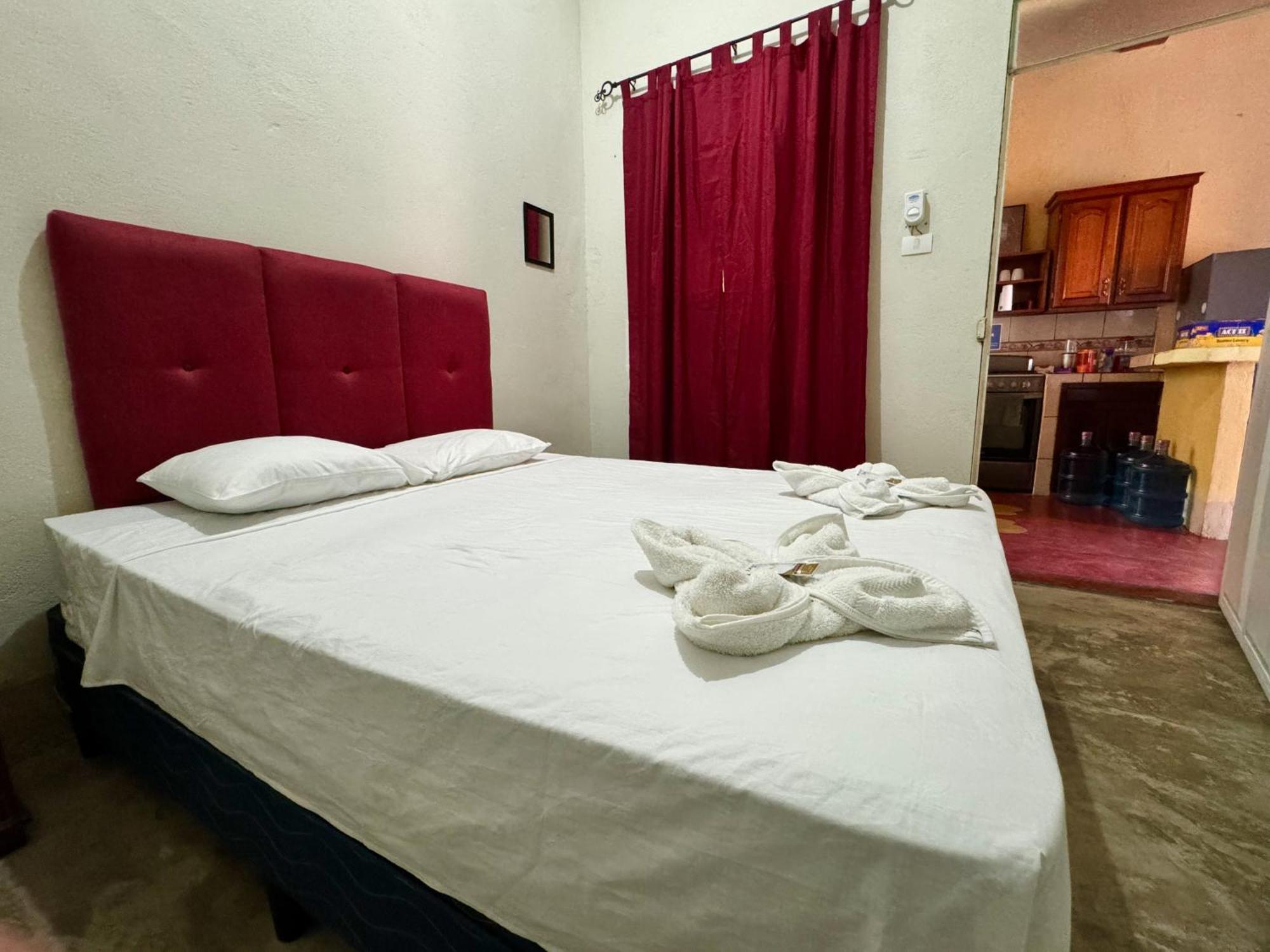 Hostal Los Girasoles By Hostal Inn Флорес Экстерьер фото