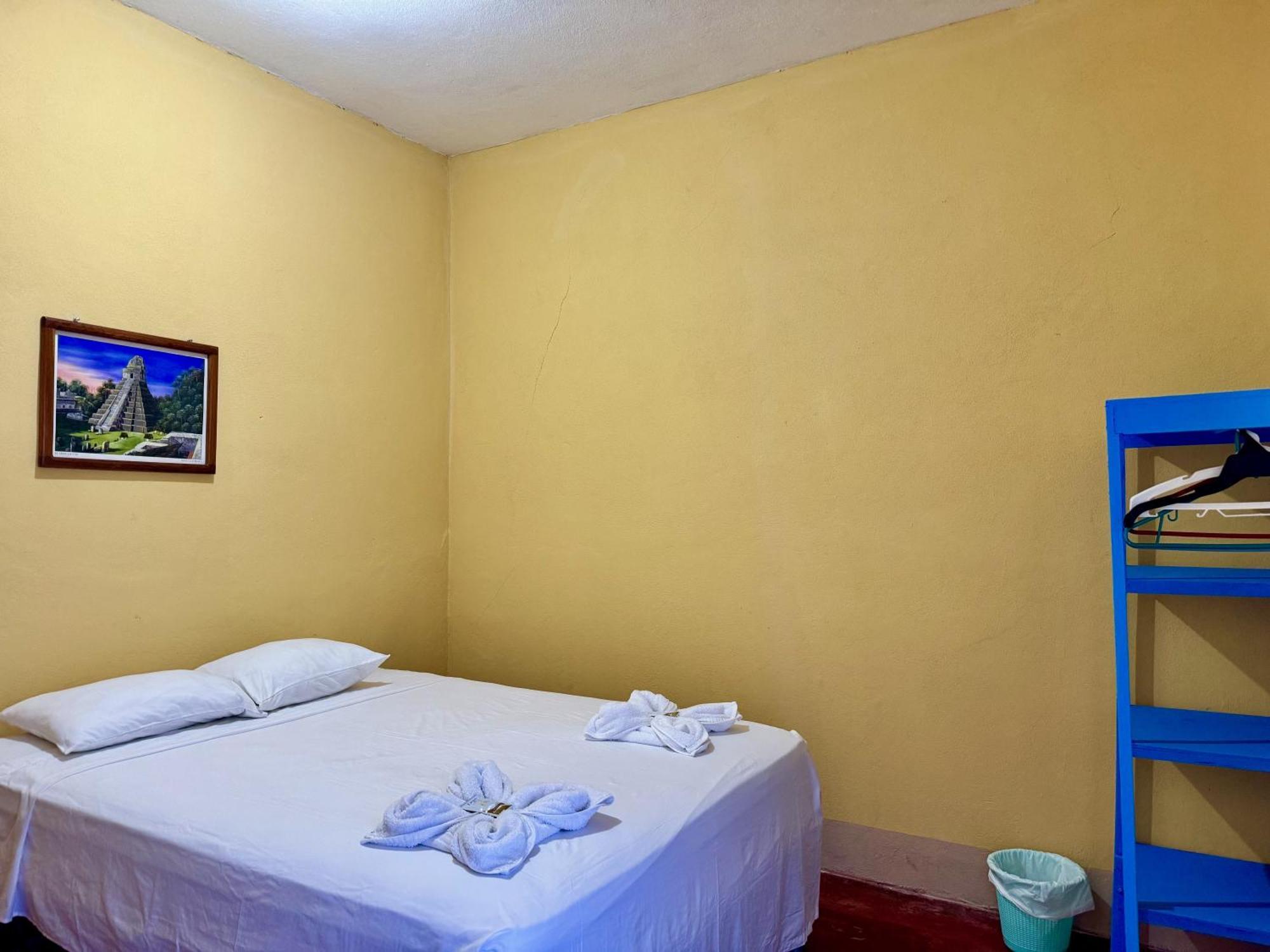 Hostal Los Girasoles By Hostal Inn Флорес Экстерьер фото