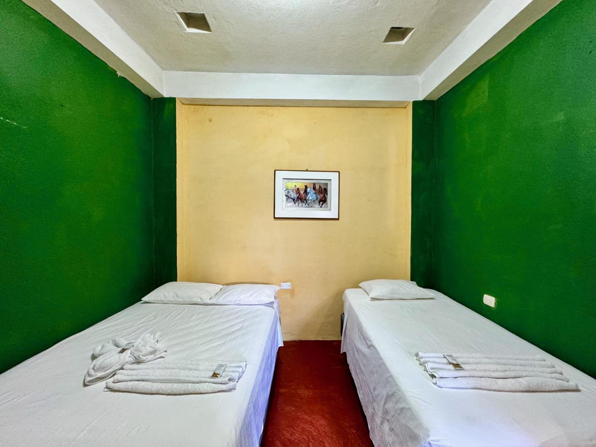 Hostal Los Girasoles By Hostal Inn Флорес Экстерьер фото