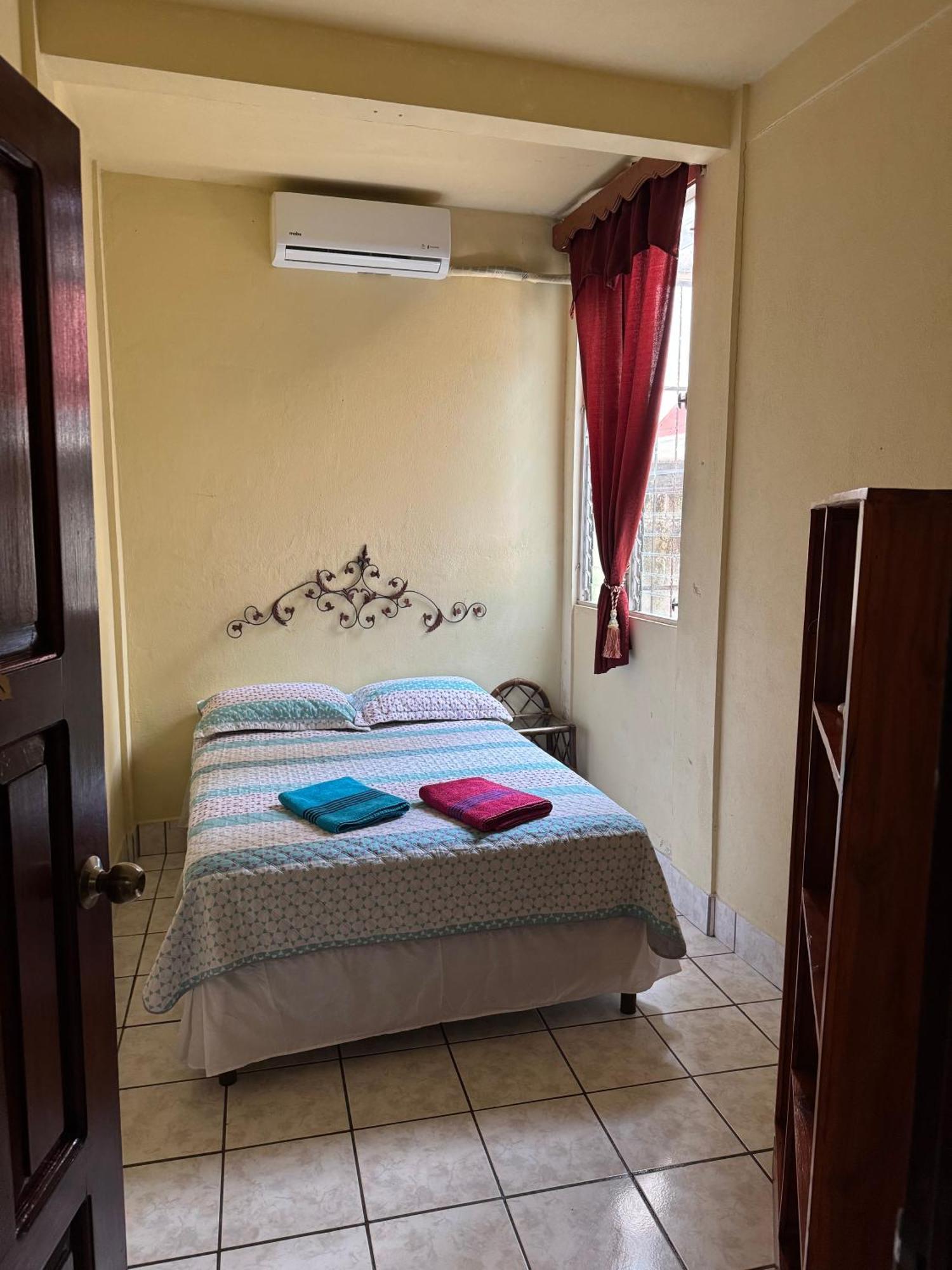 Hostal Los Girasoles By Hostal Inn Флорес Экстерьер фото