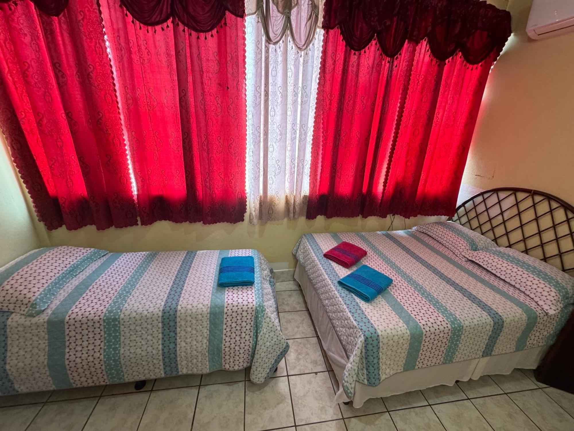 Hostal Los Girasoles By Hostal Inn Флорес Экстерьер фото